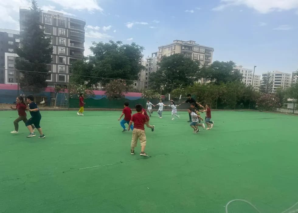 Fırat Eğitim Kurumları spor alanı