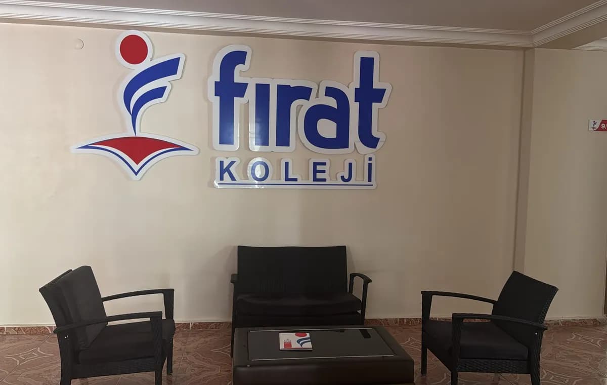 Fırat Eğitim Kurumları giriş ve karşılama alanı